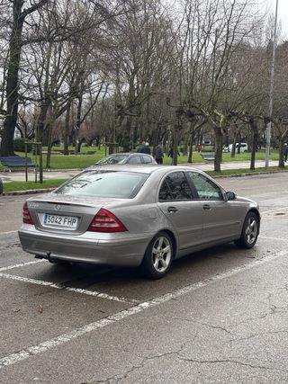 Mercedes-Benz Clase C 2004