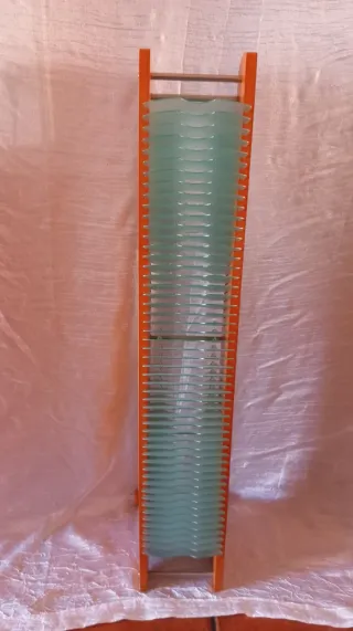 Torre para CDs de madera y plástico