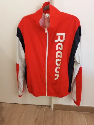 Chaqueta Reebok Roja y Blanca