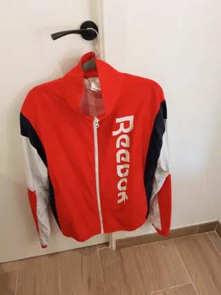 Chaqueta Reebok Roja y Blanca