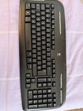 Set di periferiche Logitech wireless: tastiera, mouse e webcam