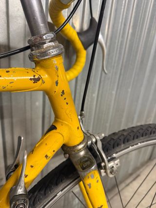 Bici da corsa vintage gialla