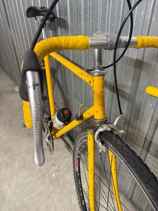 Bici da corsa vintage gialla