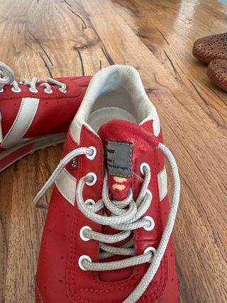 Bambas Levi's rojas y blancas