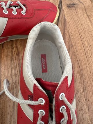 Bambas Levi's rojas y blancas