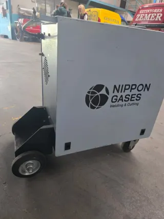 Equipo Soldar Nippon Gases.