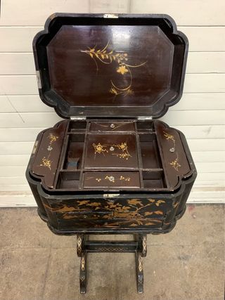 Costurero oriental antiguo