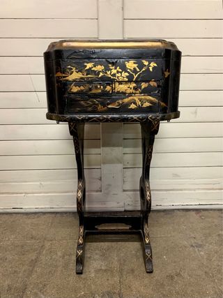 Costurero oriental antiguo