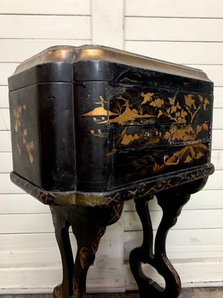 Costurero oriental antiguo