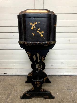 Costurero oriental antiguo