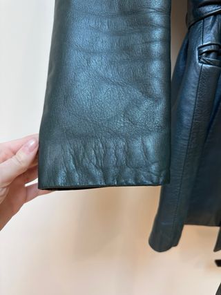 Blazer de piel verde con cinturón