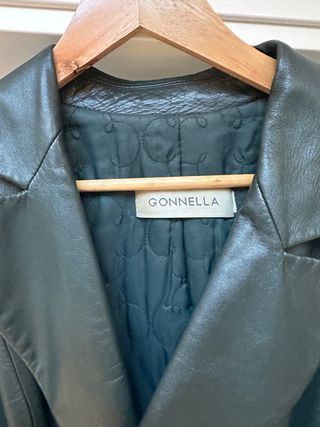 Blazer de piel verde con cinturón