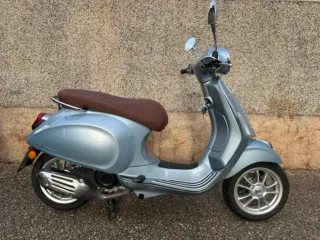 Vespa Primavera Azul Plata Automática