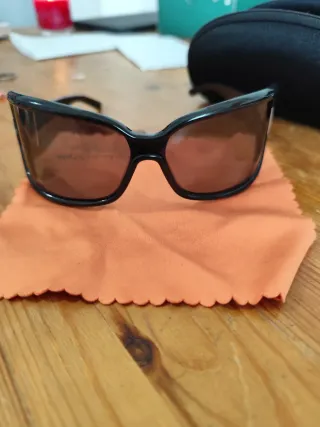 Occhiali da sole vintage Extè a mascherina neri.