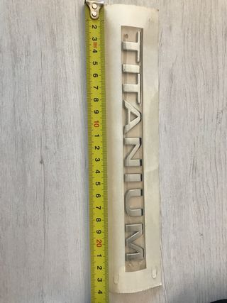 Emblema Titanium Ford Anagrama