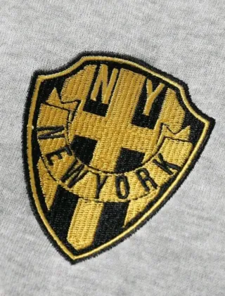 Fato de Treino Cinzento com Emblema