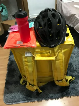 Mochila Glovo,Casco y Poncho Impermeable y guantes