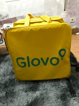 Mochila Glovo,Casco y Poncho Impermeable y guantes