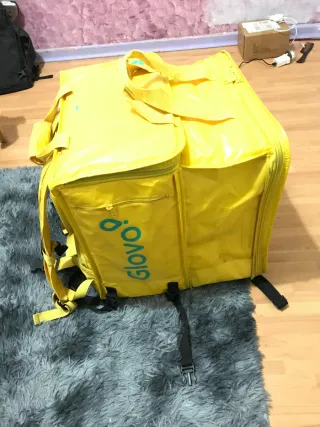 Mochila Glovo,Casco y Poncho Impermeable y guantes