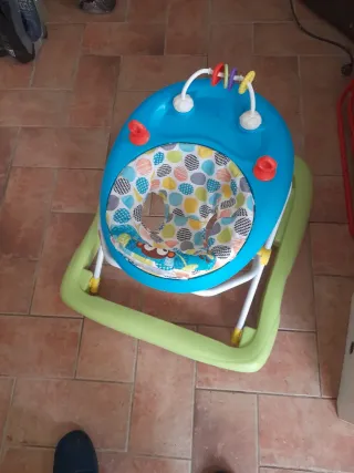 Tacatá infantil azul con juguetes