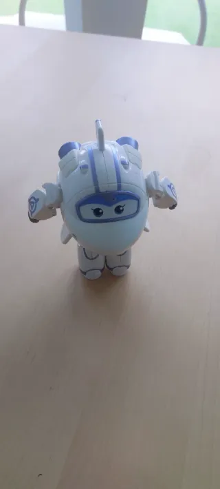Muñeco Astra Super Wings Transformable