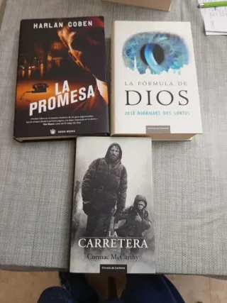 Un lote de libros (novelas). También por separado