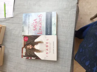 Un lote de libros (novelas). También por separado