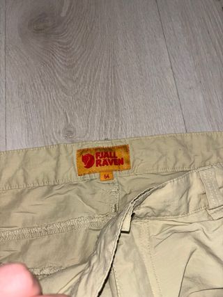 Pantalones Fjallraven trekking senderismo beige
