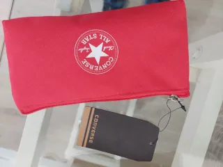 Estuche y Llavero Converse