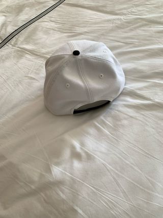 Gorra Oakley Blanca y Negra