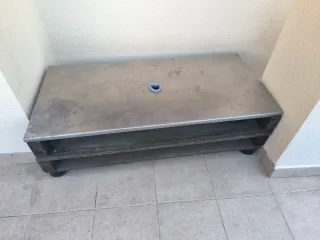 Dos sofás y una mesa para el patio de palets