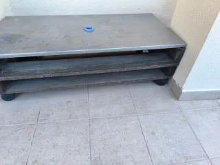 Dos sofás y una mesa para el patio de palets