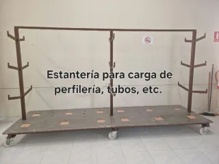 Scaffalatura per la conservazione di profili, tubi