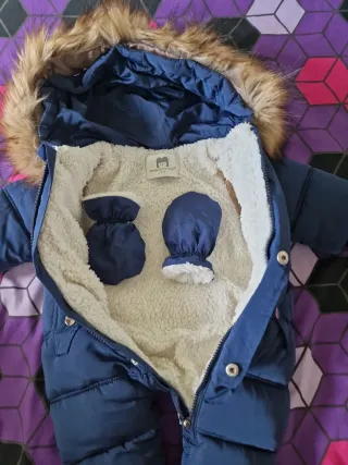 Buzo bebé azul con capucha forrada