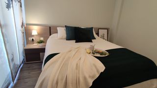 Cabecero y Mesillas de Noche