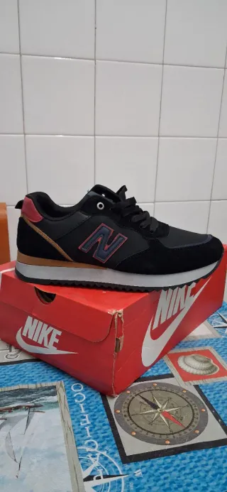 Zapatillas New Balance Negras y Rojas