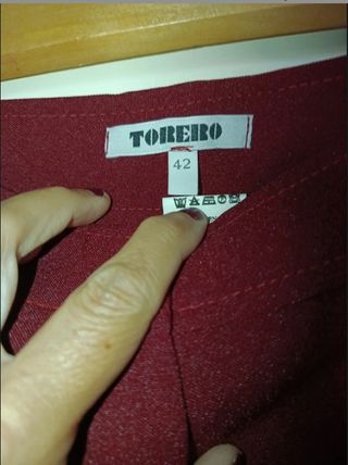 Traje de chaqueta y pantalón burdeos