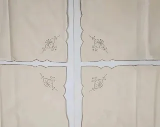 Tovagliette lino ricamate a mano