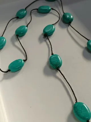 Collana con pietre turchesi
