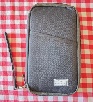 Cartera para pasaporte Wellhouse gris