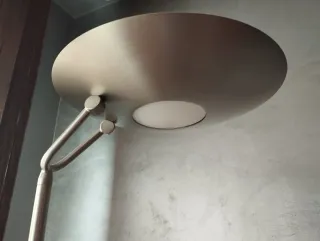 Lámpara de pie regulable