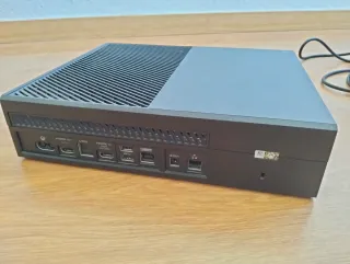 Xbox One 1TB con caja y accesorios