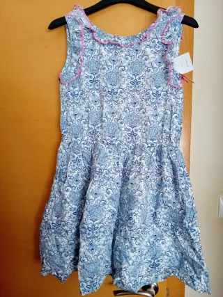 Vestido estampado floral azul y blanco