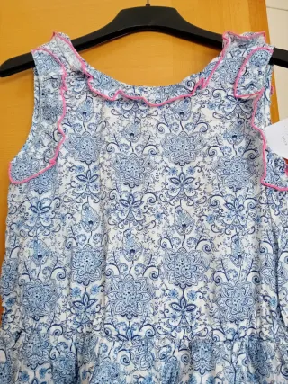 Vestido estampado floral azul y blanco