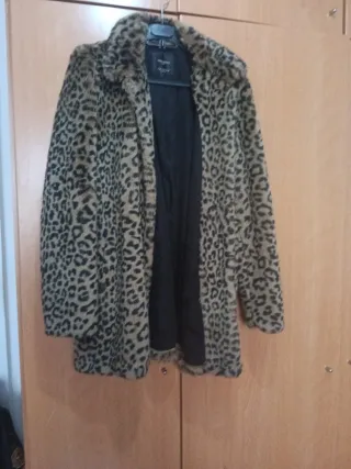 Chaquetón leopardo Zara