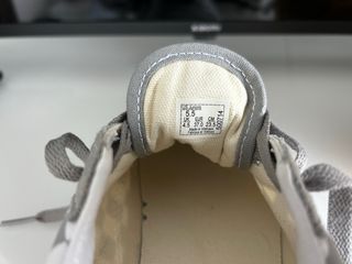 Vans grises y blancas a cuadros