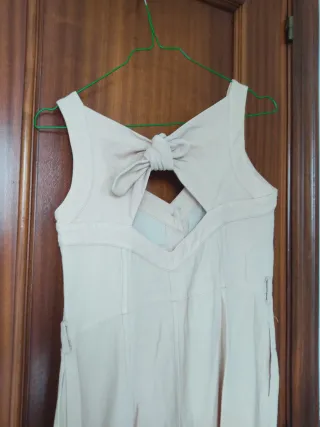 Vestido largo beige con botones