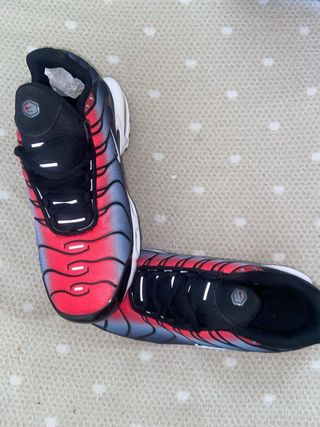 Nike TN Air Max Gris y Rojo