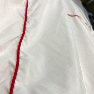 Chaqueta Adidas Blanca con Detalles Rojos