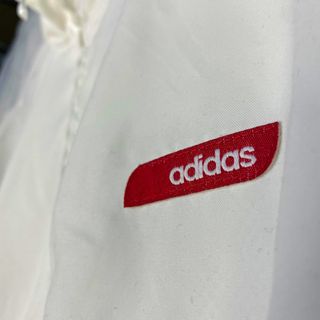 Chaqueta Adidas Blanca con Detalles Rojos
